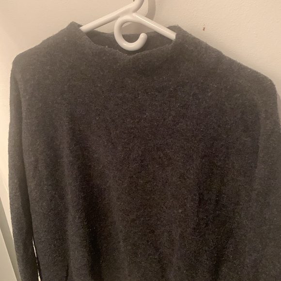 Fabulous Fuzzy Charcoal Grey Wool Blend Throw from Uniqlo SZ XL 🔥 - Picture 2 of 5